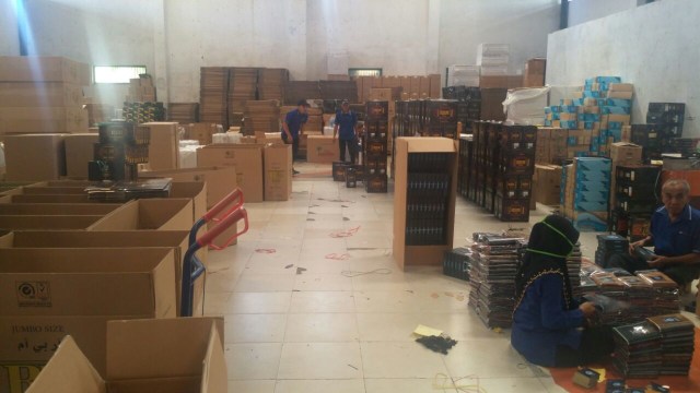 Penjualan Sarung Laris Saat Ramadan, Corak Nusantara Paling Diminati (1)