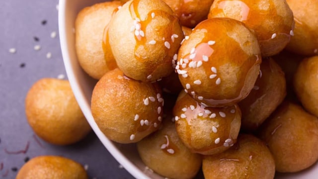 Luqaimat, kudapan manis khas Arab. (Foto: Instagram @aalfardan)