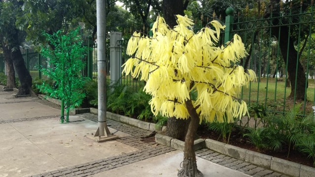 Pohon imitasi di dekat Monas. (Foto: Dok. Istimewa)