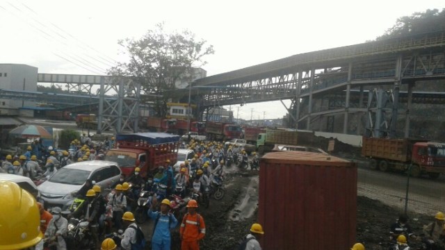 Aktivitas PT IMIP Diduga Penyebab Kemacetan Jalan Trans Sulawesi