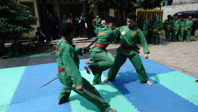 Sesi latihan Padepokan Joko Tole. (Foto: Helmi Afandi/kumparan)