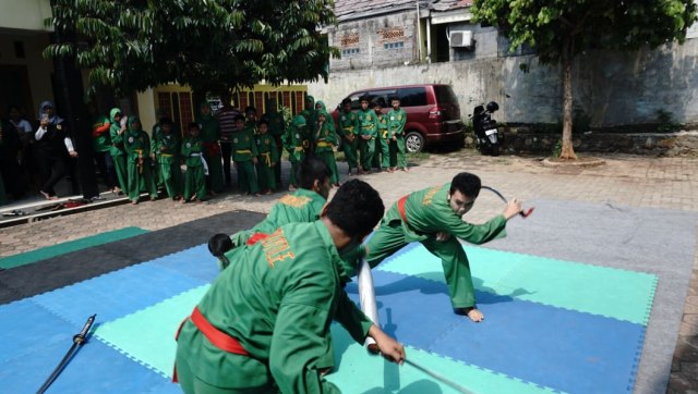 Sesi latihan Padepokan Joko Tole. (Foto: Helmi Afandi/kumparan)