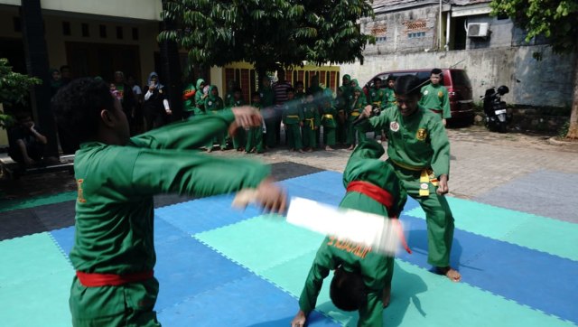 Sesi latihan Padepokan Joko Tole. (Foto: Helmi Afandi/kumparan)