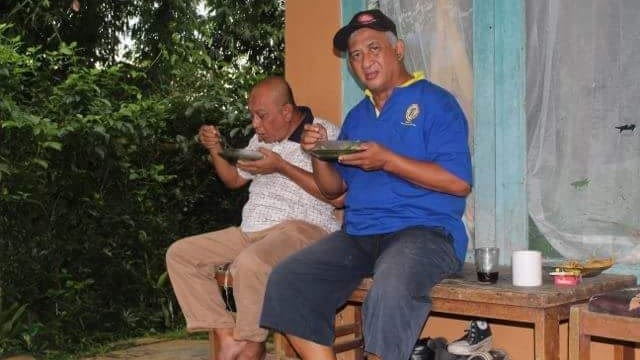 Harry Soedjono yang mirip Soeharto di KRL (Foto: Moses David Jonathan)