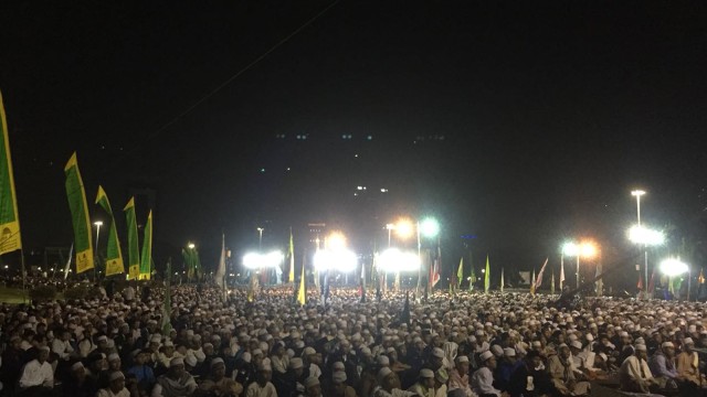 Suasana Nuzulul Quran di Monas (Foto: Mirsan/kumparan)