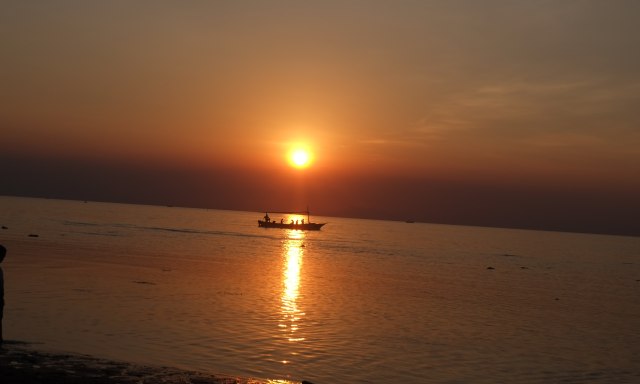 Sunset Pantai Lovina Jadi Daya Tarik Wisatawan di Bali Utara