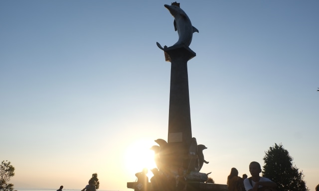 Sunset Pantai Lovina Jadi Daya Tarik Wisatawan di Bali Utara (1)