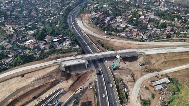 Simpang Susun Krapyak di tol Batang-Semarang. (Foto: Aditia Noviansyah/kumparan)