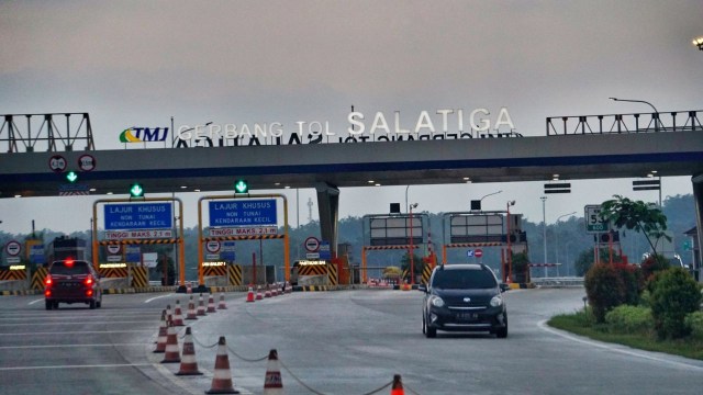 Gerbang tol Salatiga. (Foto: Aditia Noviansyah/kumparan)