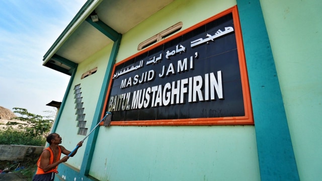 Masjid Jami Baitul Mustaghfirin di tol Batang. (Foto: Aditia Noviansyah/kumparan)