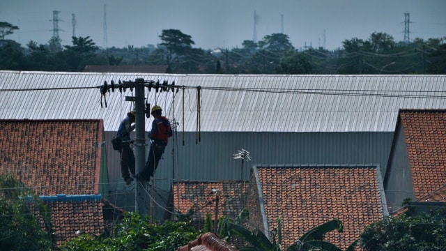 Ilustrasi petugas PLN. (Foto: Aditia Noviansyah/kumparan)