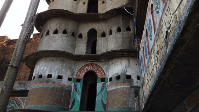 Masjid Nurul Yaqin (Masjid Pintu 1000), Banten. (Foto: Yuana Fatwalloh/kumparan)