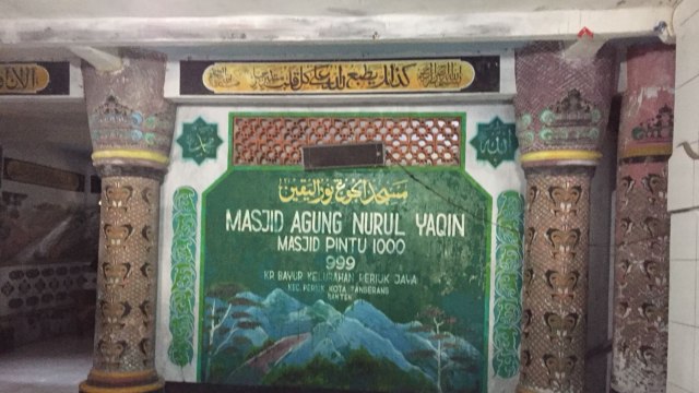 Masjid Nurul Yaqin (Masjid Pintu 1000), Banten. (Foto: Yuana Fatwalloh/kumparan)
