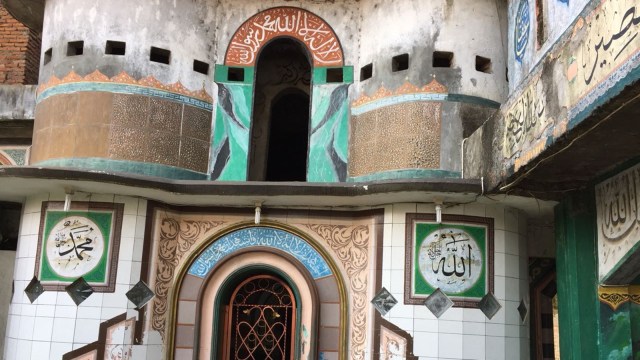Masjid Nurul Yaqin (Masjid Pintu 1000), Banten. (Foto: Yuana Fatwalloh/kumparan)
