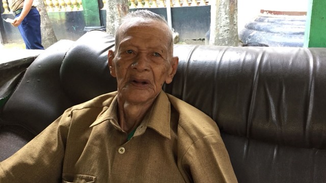 Jumad (98) penjaga Masjid Pintu 1000. (Foto: Yuana Fatwalloh/kumparan)