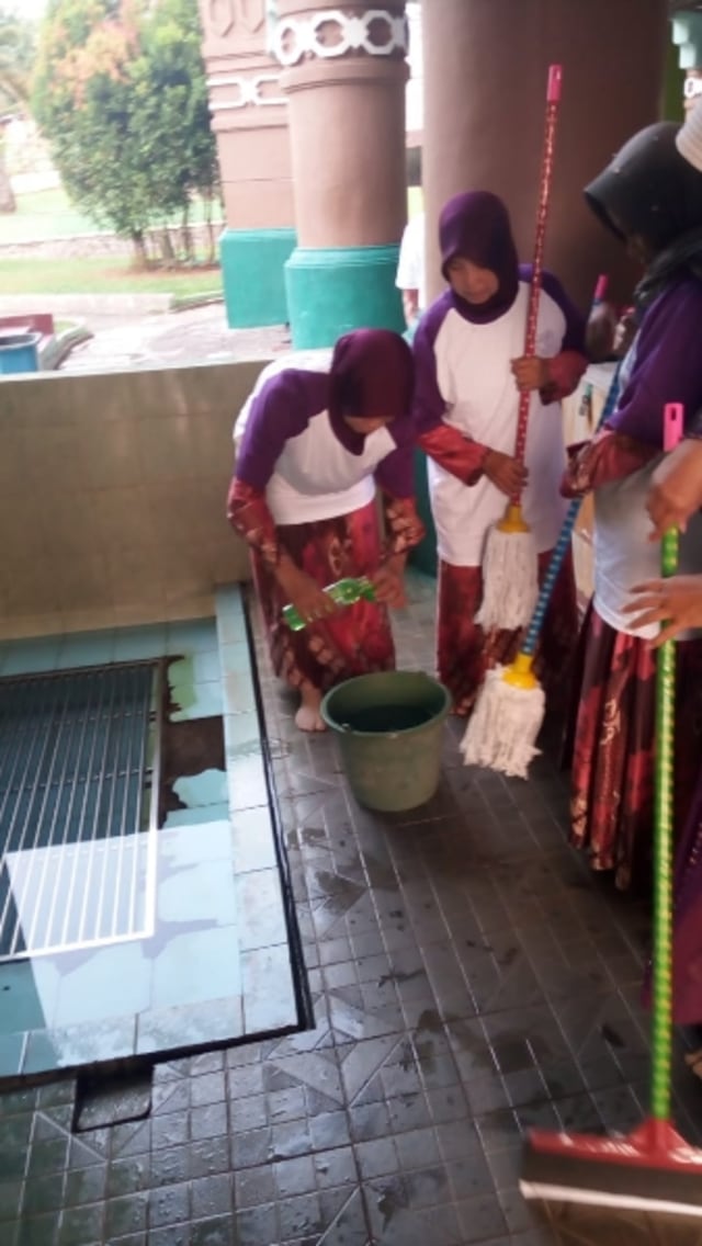 PT Wings Menggelar Acara Ramadhan, "Sedapnya Membawa Berkah" di Masjid Raya Agung Sumber Cirebon (2)