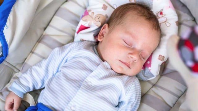 Perlukan Bayi Menggunakan Bantal Anti Peyang?