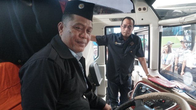 Menhub Budi Karya Sumadi di Terminal Pulo Gebang. Foto: Iqbal Firdaus/kumparan