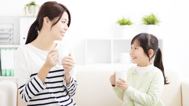 Ilustrasi ibu menjelaskan soal hepatitis pada anak. Foto: Thinkstock