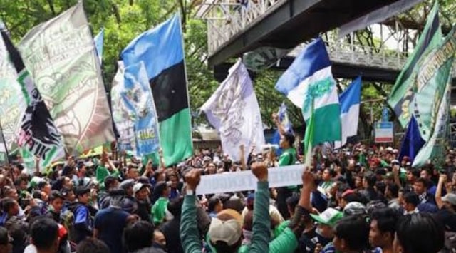 Pertandingan Dibatalkan, Bonek Mania Dipulangkan Pihak Kepolisian