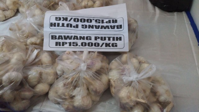 Bawang putih yang dijual di Bazar Ramadhan. (Foto: Abdul Latif/kumparan)