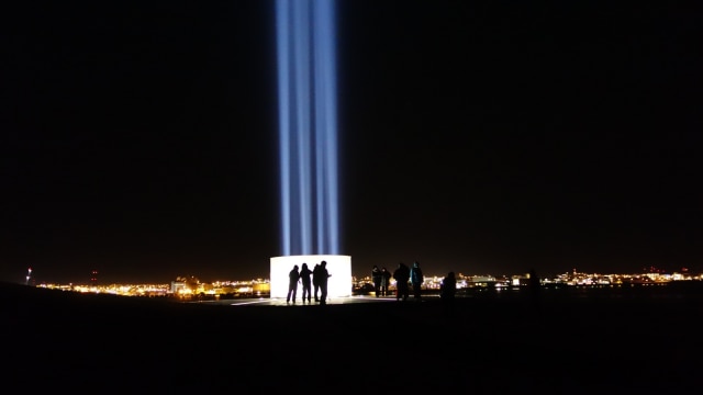 Keindahan Imagine Tower, Islandia. (Foto: Flickr / Marco Blieweis)