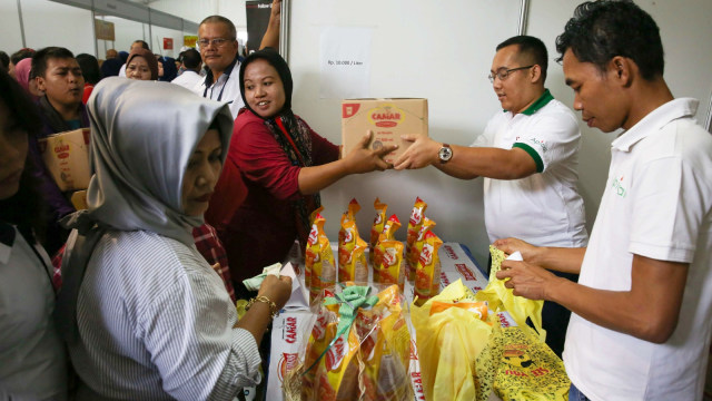 Asian Agri jual minyak goreng di Pasar Murah. (Foto: Dok. Asian Agri)