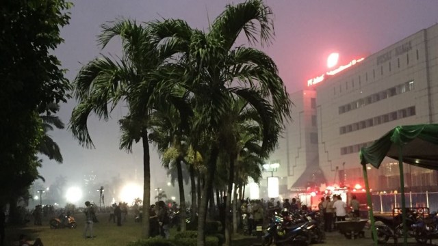 Suasana di dekat TKP kebakaran JIExpo. (Foto: Rafyq Panjaitan/kumparan)