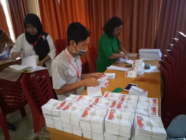 KPU Banyuasin Lipat Susu, Jaga Kenetralan Sewa Tenaga Dari Surabaya  4 Hari Tuntas 