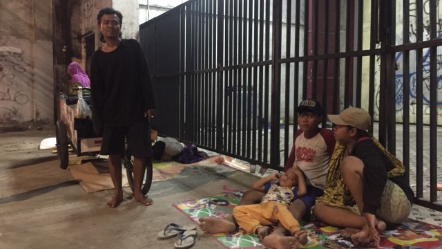 Manusia Gerobak di kawasan otista (Foto: Reki Febrian/kumparan)