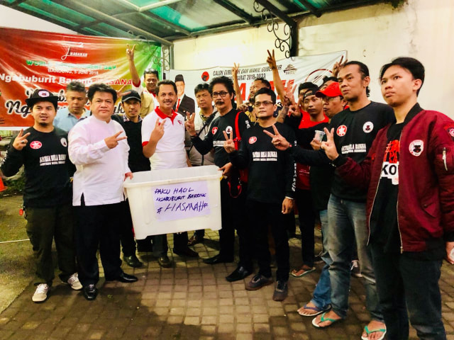 Di Hari Lingkungan Hidup Sedunia, Relawan Hasanah Gelar Aksi Cabut Paku dan Rawat Pohon
