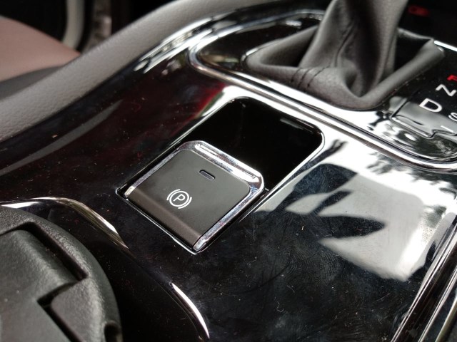 Electric Parking Brake Sokon Glory 580 (Foto: dok. Citra Pulandi/kumparanOTO)