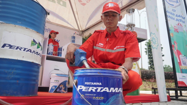 Uji kendaraan motoris BBM di rest area tol Cipali (Foto: Fanny Kusumawardhani/kumparan)