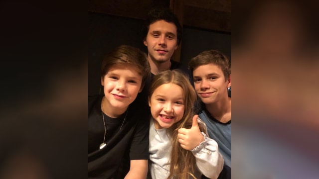 Foto putra dan putri Victoria Beckham (Foto: instagram @victoriabeckham)