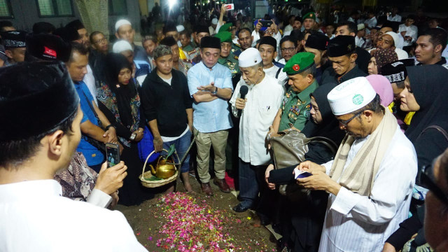Pemakaman cucu terakhir Sultan Aceh (Foto: Zuhri Noviandi/kumparan)