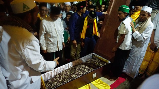 Pemakaman cucu terakhir Sultan Aceh (Foto: Zuhri Noviandi/kumparan)