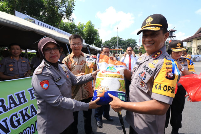 Horeee . . . Ada Bazar Pasar Murah di Mapolda Kalbar (8)