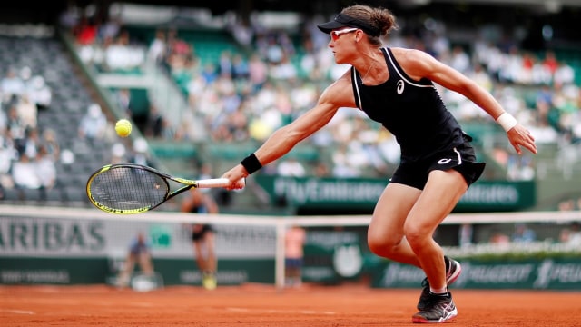 Muguruza menang mudah atas Sharapova. (Foto: Reuters/Gonzalo Fuentes)