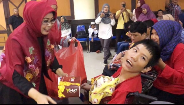 Fatma Saifullah Yusuf Berbagi Kasih Bersama 350 Difabel (2)
