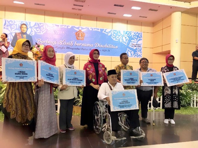 Fatma Saifullah Yusuf Berbagi Kasih Bersama 350 Difabel (1)