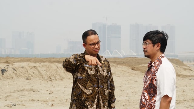 Anies Baswedan di proyek reklamasi pulau D (Foto: Fitra Andrianto/kumparan)