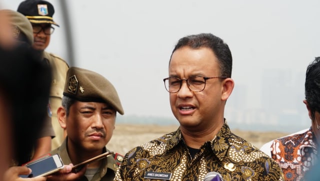 Anies Baswedan tinjau Proyek reklamasi di Pulau D (Foto: Fitra Andrianto/kumparan)