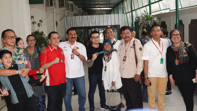 Sejumlah artis di sidang peledoi Tio Pakusadewo (Foto: Munady)