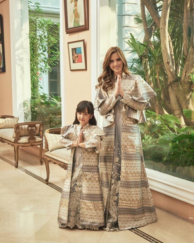 Nia Ramadhani dan Mikhayla (Foto: Instagram @ramadhaniabakrie)