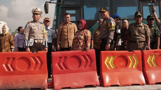 Bupati Bogor tinjau Tol Bocimi seksi 1 (Foto: Jamal Ramadhan/kumparan)