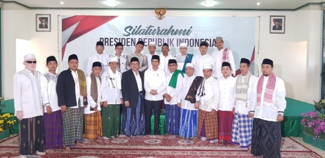 Dukung Jokowi, Forum Relawan Jokowi Minta Jokowi Perkuat Peran Pesantren (1)