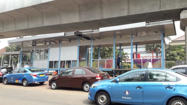 Halte Transjakarta Al Azhar baru (Foto: Fadjar Hadi/kumparan)