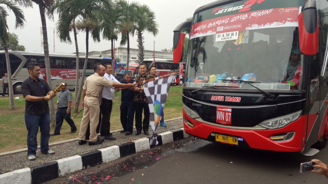 Pelepasan mudik bareng di Soekarno Hatta (Foto: Ochi Amanaturrosyidah/kumparan)
