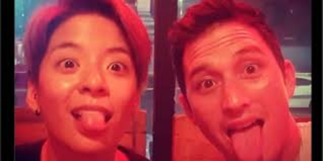 Pamer Kedekatan dengan Amber 'f(x)', Mike Lewis Ajak ke Jakarta! 