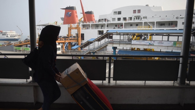 Pemudik di Pelabuhan Merak (Foto: ANTARA FOTO/Akbar Nugroho Gumay)
